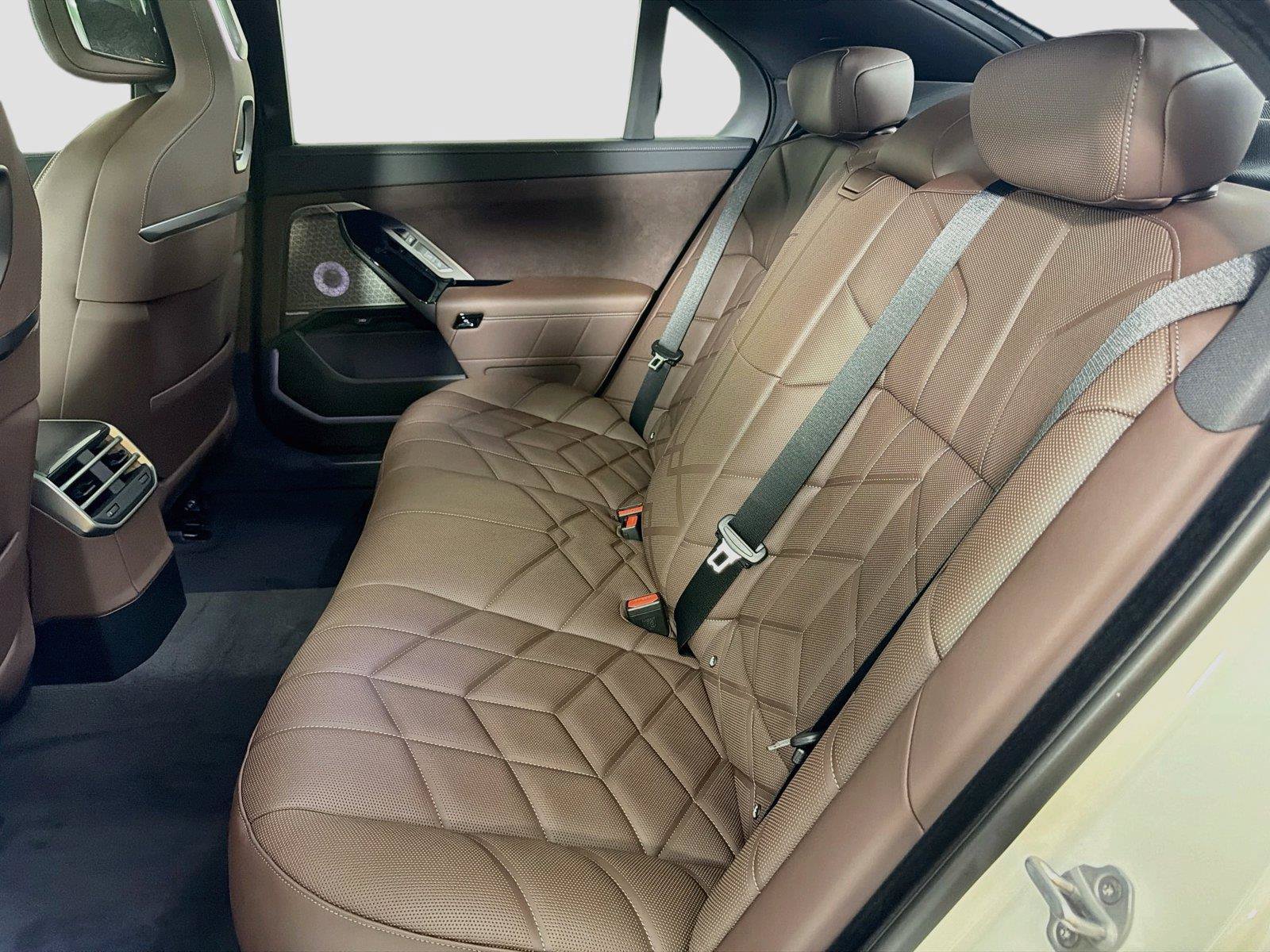 New 2027 BMW 740i xDrive w/ Premier Package AWD/4WD image 24