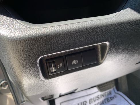 Used 2020 Toyota RAV4 LE w/ Carpet Mat Package AWD/4WD image 23