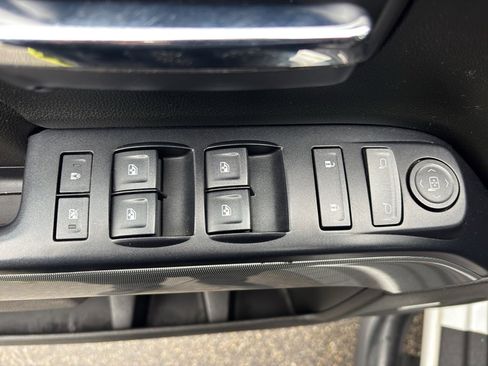 Used 2018 Chevrolet Silverado 1500 LT w/ All Star Edition image 18