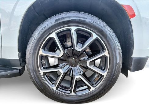 Used 2021 Chevrolet Tahoe RST w/ Luxury Package AWD/4WD image 34