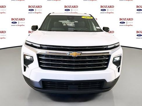 Used 2026 Chevrolet Traverse LT w/ Sun and Wheel Package FWD image 2