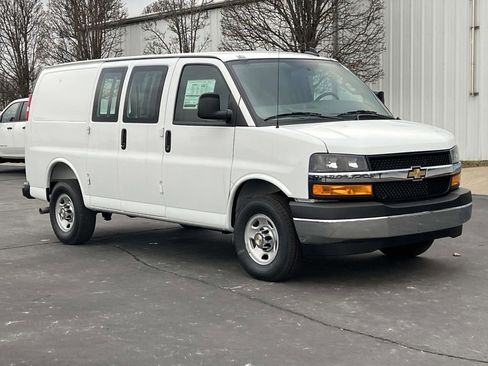 New 2025 Chevrolet Express 2500 w/ Driver Convenience Package image 6