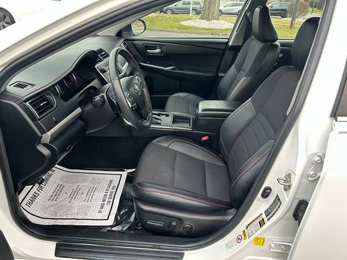Used 2017 Toyota Camry SE image 13