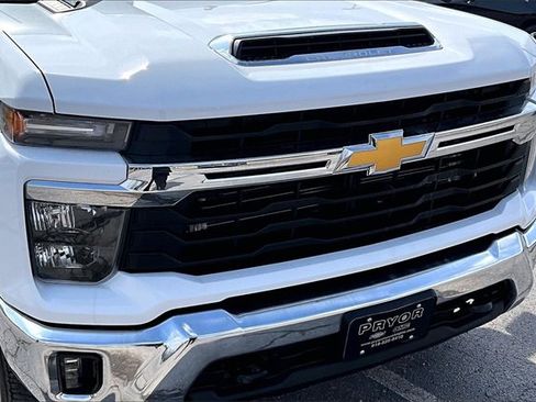 Used 2025 Chevrolet Silverado 2500 LT w/ Convenience Package image 34