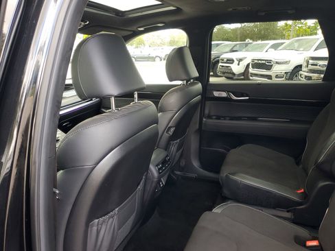 Used 2024 Hyundai Palisade Calligraphy image 13