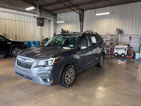 Used 2021 Subaru Forester Premium AWD/4WD image 3