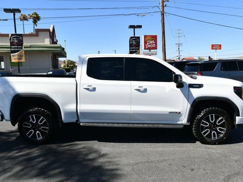 Used 2022 GMC Sierra 1500 AT4 w/ AT4 Premium Package AWD/4WD image 11