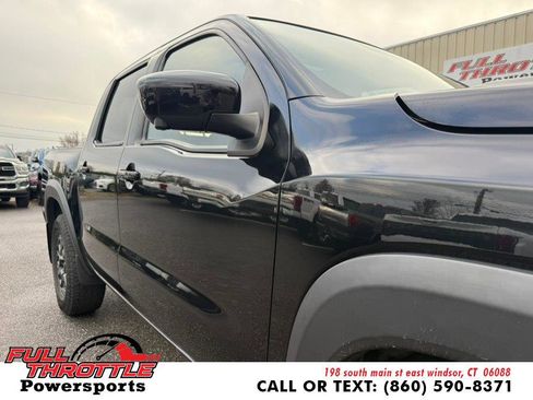 Used 2022 Nissan Frontier PRO-4X w/ Pro-4X Premium Package image 2