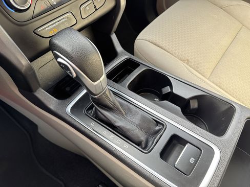 Used 2019 Ford Escape SE image 21