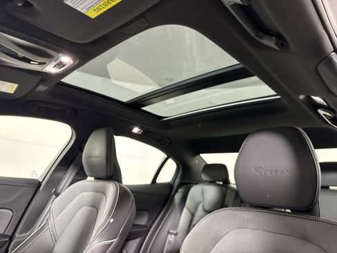 Used 2019 Volvo S60 T6 R-Design image 24
