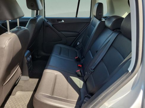 Used 2017 Volkswagen Tiguan S image 23