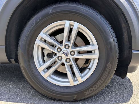 Used 2021 Ford Explorer XLT AWD/4WD image 7