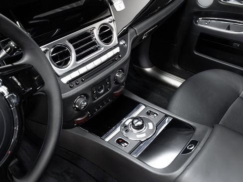 Used 2011 Rolls-Royce Ghost image 42