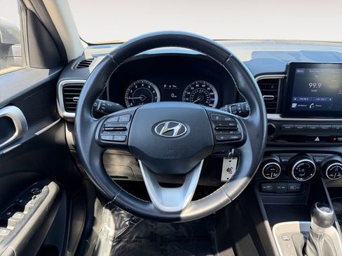 Used 2022 Hyundai Venue SEL FWD image 13