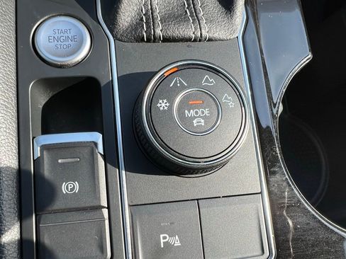 Used 2022 Volkswagen Atlas Cross Sport SE w/ Black Wheel Package image 38