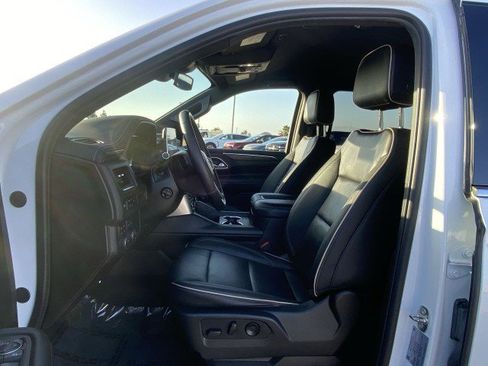 Used 2024 Chevrolet Suburban Premier image 18