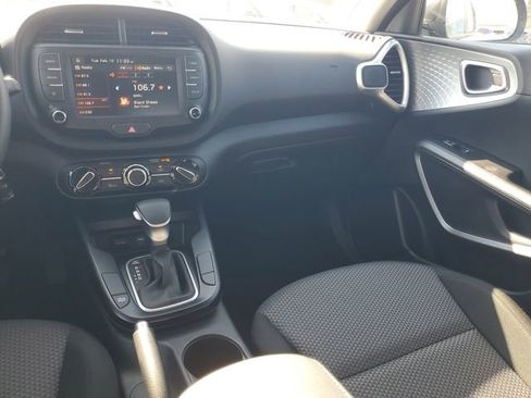 Certified 2025 Kia Soul LX image 11