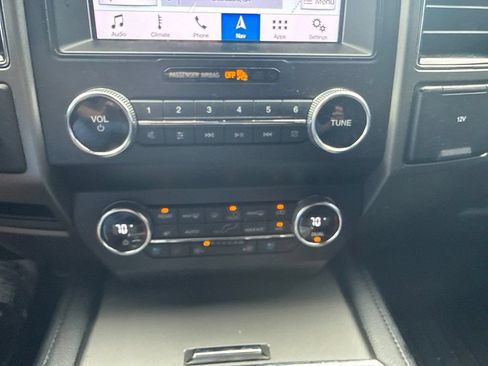 Used 2019 Ford Expedition Max XLT w/ Equipment Group 202A AWD/4WD image 10