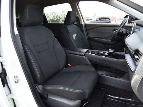 Used 2023 Nissan Rogue S image 19