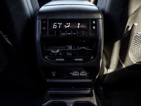 Used 2023 Jeep Grand Cherokee L Laredo image 31