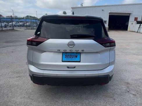 Used 2024 Nissan Rogue S FWD image 7