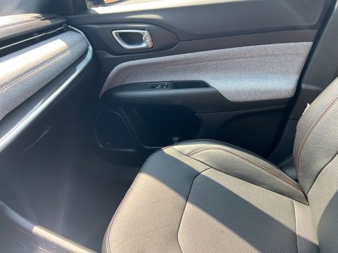 New 2023 Jeep Compass Latitude w/ Sun and Sound Group image 21