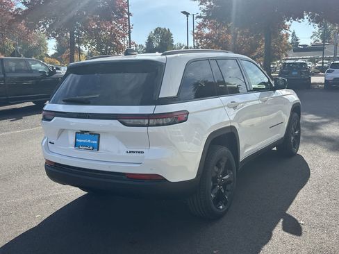New 2025 Jeep Grand Cherokee Limited w/ Luxury Tech Group II image 5