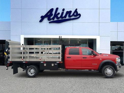 Used 2022 RAM 5500 Tradesman w/ Chrome Appearance Group RWD image 1