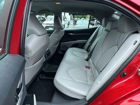 Used 2020 Toyota Camry SE FWD image 16