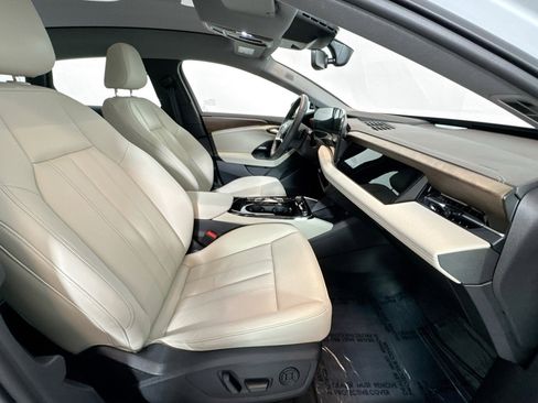 Used 2025 Audi A6 e-tron Premium Plus w/ Premium Plus RWD image 25