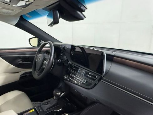 Used 2025 Lexus ES 300h w/ Premium Package image 34