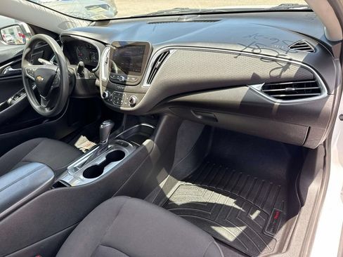 Used 2020 Chevrolet Malibu LT FWD image 13