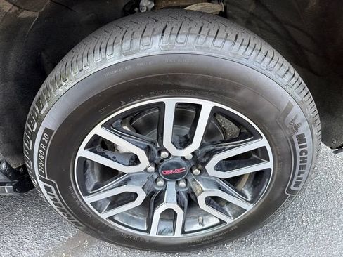 Used 2022 GMC Yukon XL AT4 w/ Technology Package AWD/4WD image 12