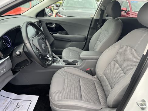 Used 2020 Kia Niro LXS FWD image 17