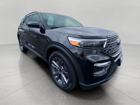 Certified 2023 Ford Explorer XLT w/ Equipment Group 202A AWD/4WD image 1