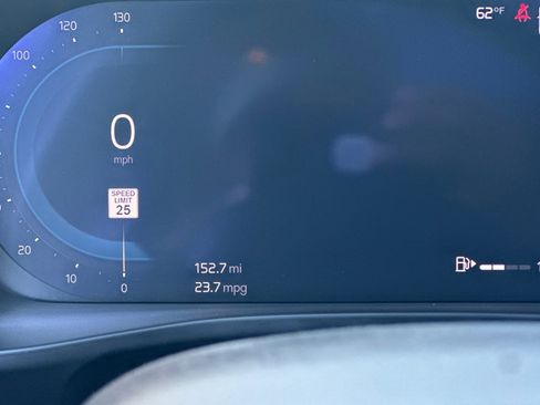 Used 2025 Volvo XC40 B5 Ultra w/ Climate Package image 34