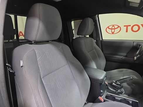 Used 2017 Toyota Tacoma TRD Sport w/ Exterior Package image 13