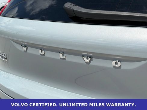 Certified 2025 Volvo XC40 B5 Plus AWD/4WD image 9