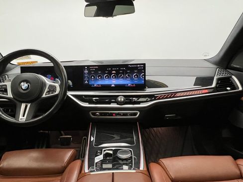 Used 2023 BMW X7 M60i image 11