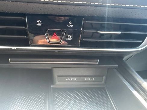 Used 2024 Volkswagen Atlas Cross Sport SE AWD/4WD image 21