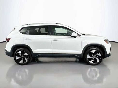 Used 2025 Volkswagen Taos SE AWD/4WD image 7