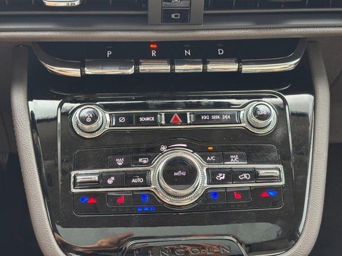 Used 2022 Lincoln Corsair FWD w/ Premium Package image 22