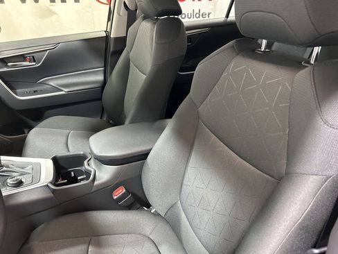 Used 2025 Toyota RAV4 XLE image 20