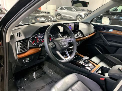 Used 2023 Audi Q5 2.0T Premium w/ Convenience Package image 16