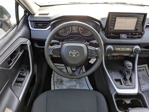Used 2021 Toyota RAV4 LE image 15