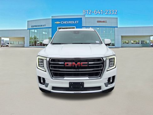 Used 2023 GMC Yukon XL SLT w/ SLT Luxury Package image 2