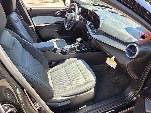 Certified 2025 Chevrolet Trax LT w/ LT Convenience Package FWD image 15