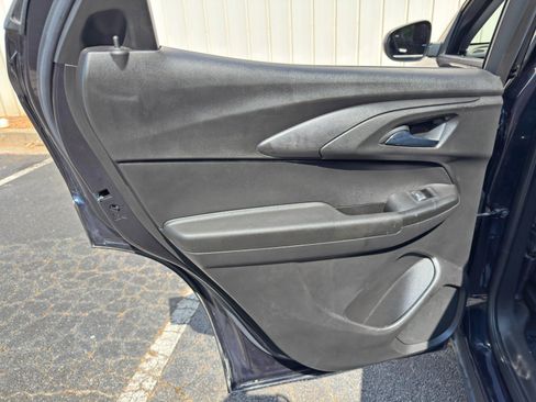 Used 2021 Chevrolet TrailBlazer LT FWD image 38