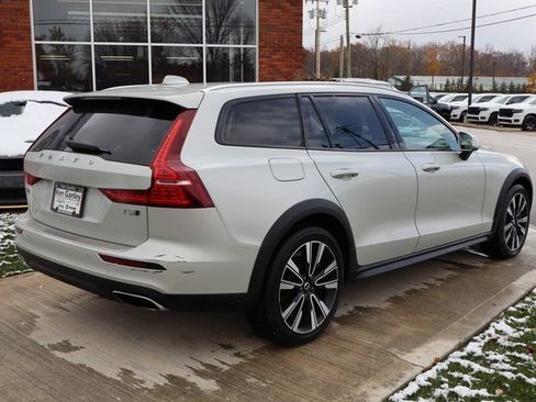 Used 2021 Volvo V60 T5 Cross Country w/ Climate Package image 33