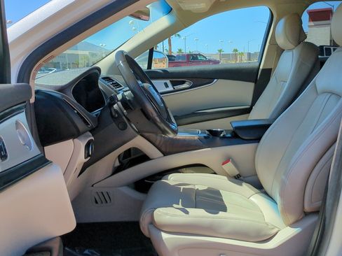 Used 2020 Lincoln Nautilus Reserve w/ Equipment Group 202A AWD/4WD image 14